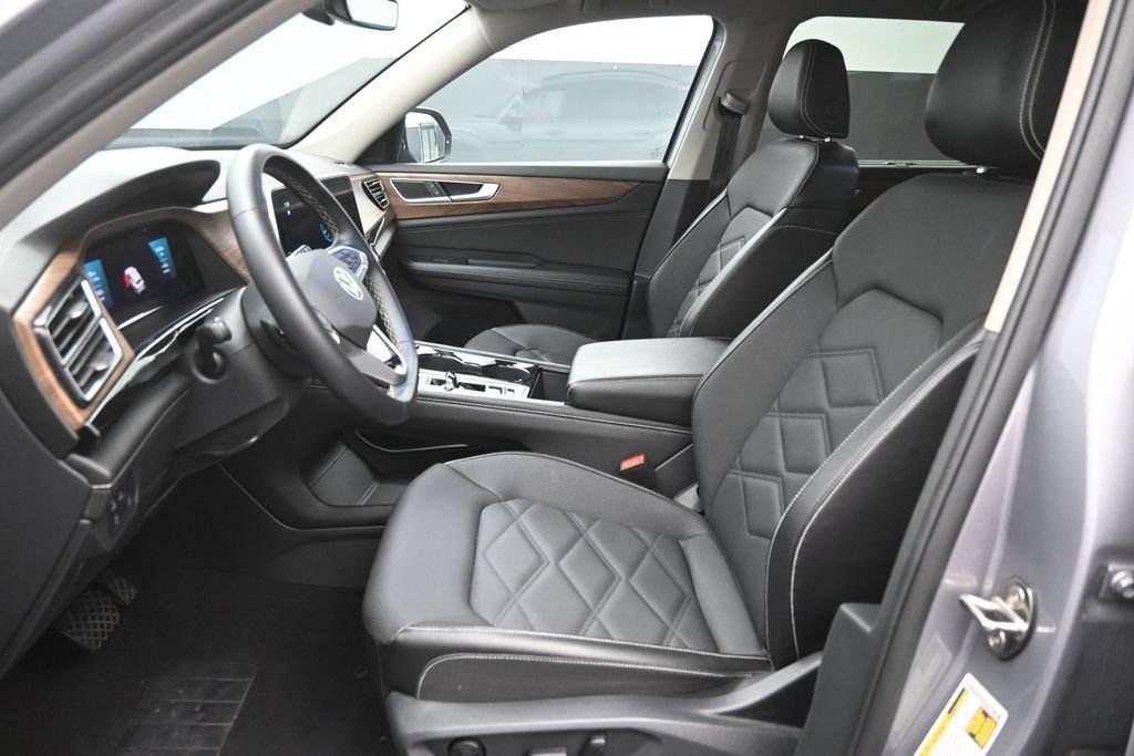 Used 2025 Volkswagen Atlas SE AWD/4WD image 18