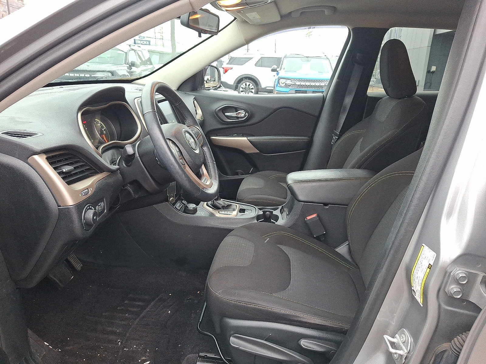 Used 2017 Jeep Cherokee Latitude w/ Cold Weather Group image 13