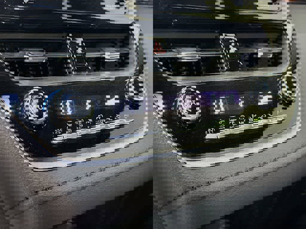 Used 2022 Toyota Corolla SE image 20