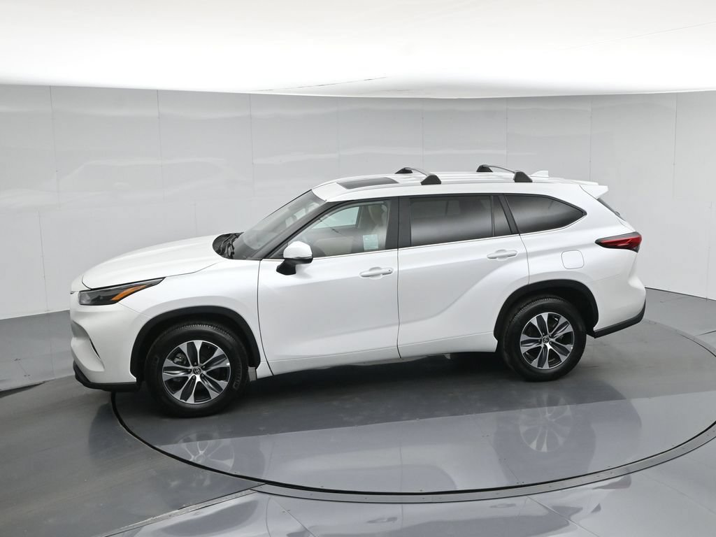 Used 2023 Toyota Highlander XLE FWD image 46