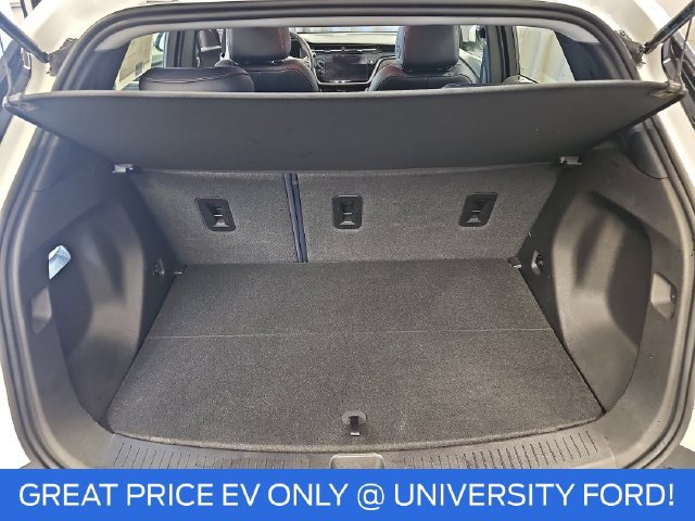 Used 2023 Chevrolet Bolt EUV LT w/ Convenience Package FWD image 12