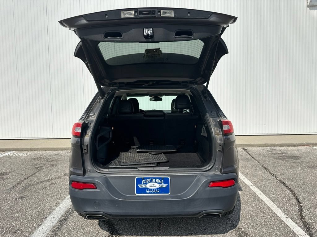 Used 2018 Jeep Cherokee Latitude Plus w/ Comfort/Convenience Group AWD/4WD image 21