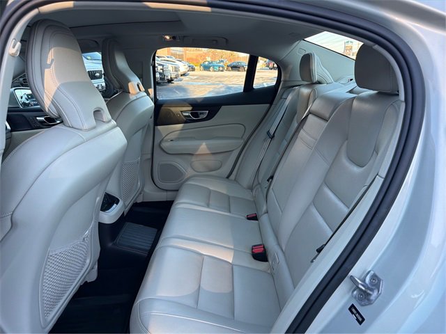 Used 2022 Volvo S60 T8 Inscription w/ Climate Package image 10