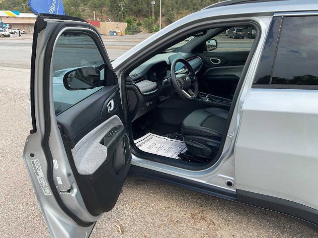 Used 2024 Jeep Compass Latitude AWD/4WD image 17