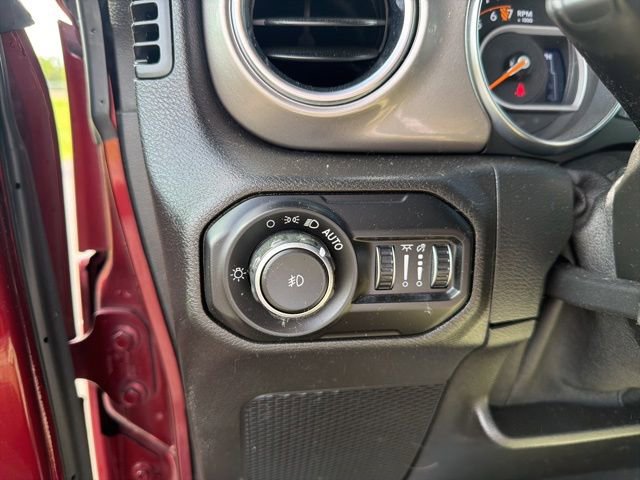 Used 2021 Jeep Wrangler Unlimited Sahara w/ Uconnect 4C Nav & Sound Group AWD/4WD image 23