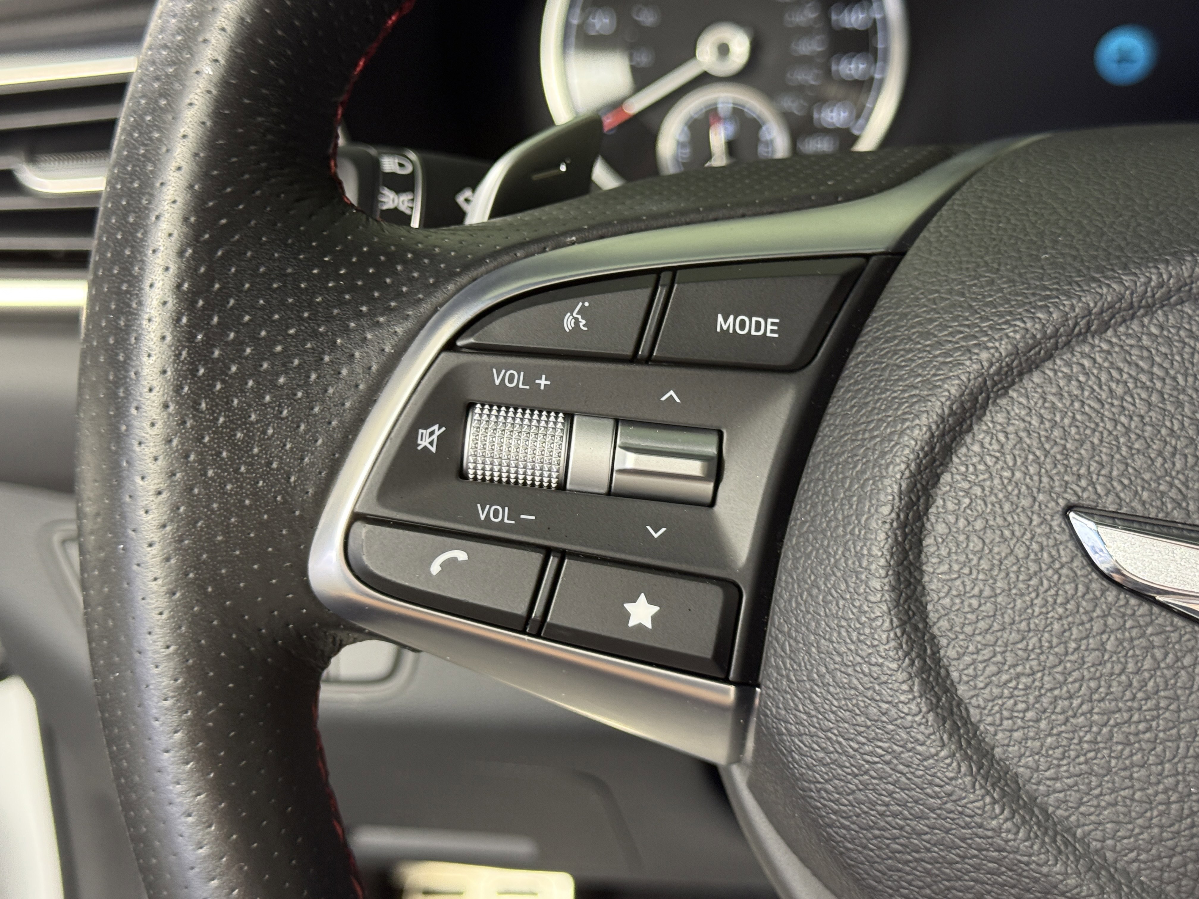 Used 2023 Genesis G70 2.0T w/ Sport Prestige Package image 25