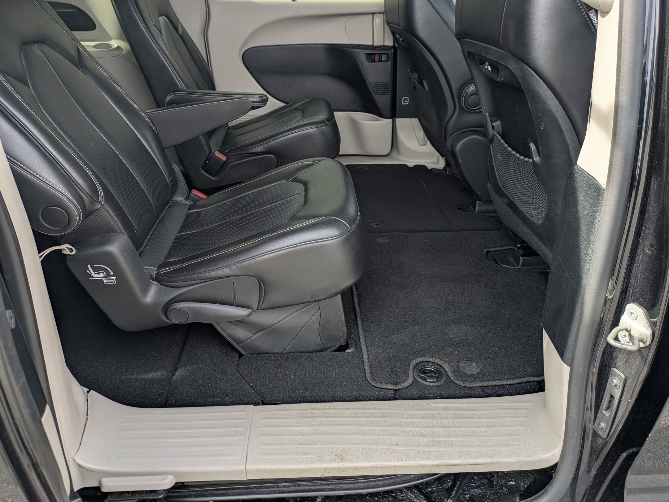 Used 2023 Chrysler Pacifica Touring-L image 31