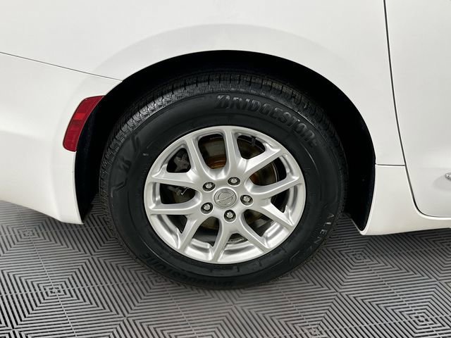 Used 2020 Chrysler Pacifica Touring-L image 34