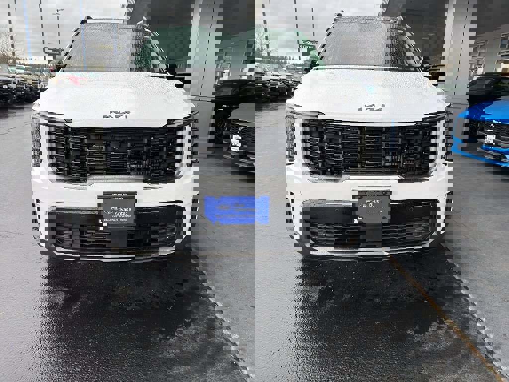 Used 2025 Kia Sorento SX image 2