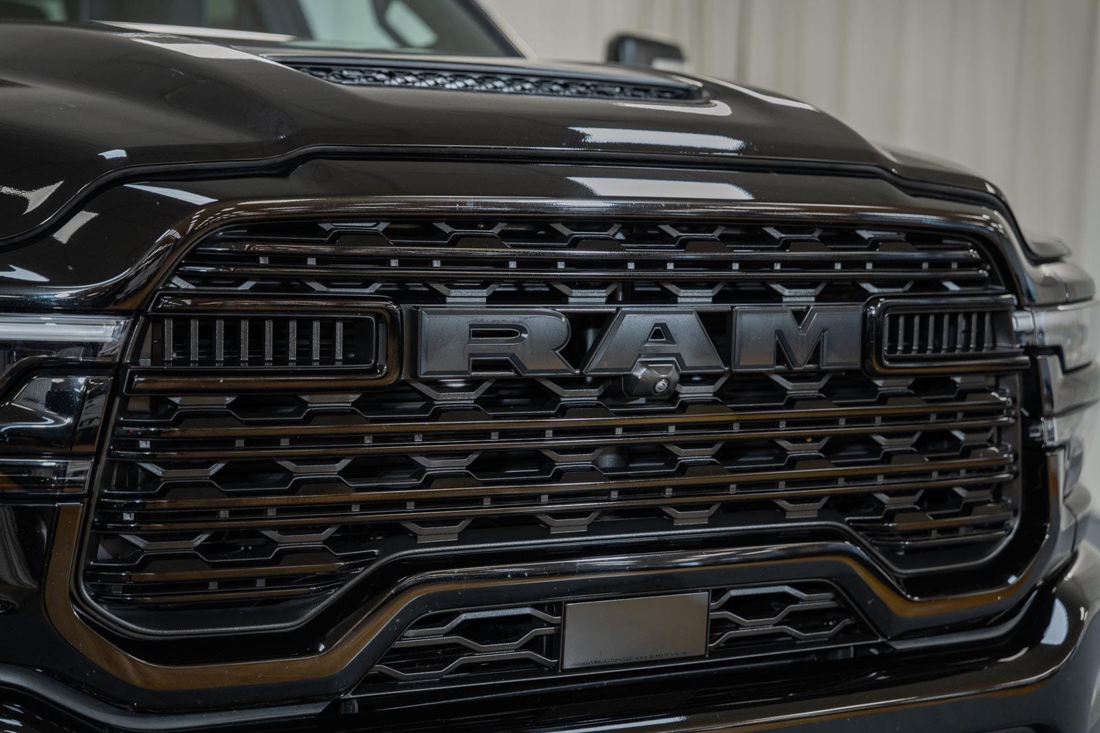 Used 2025 RAM 2500 Limited AWD/4WD image 15
