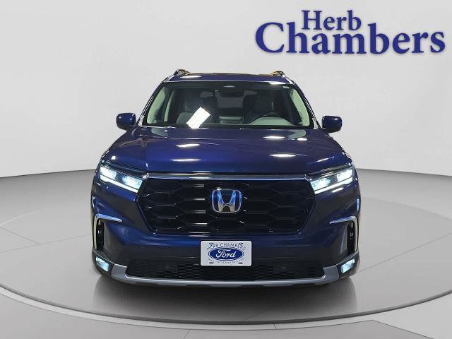 Used 2025 Honda Pilot Touring image 2