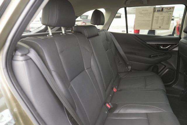 Used 2021 Subaru Outback Limited image 17