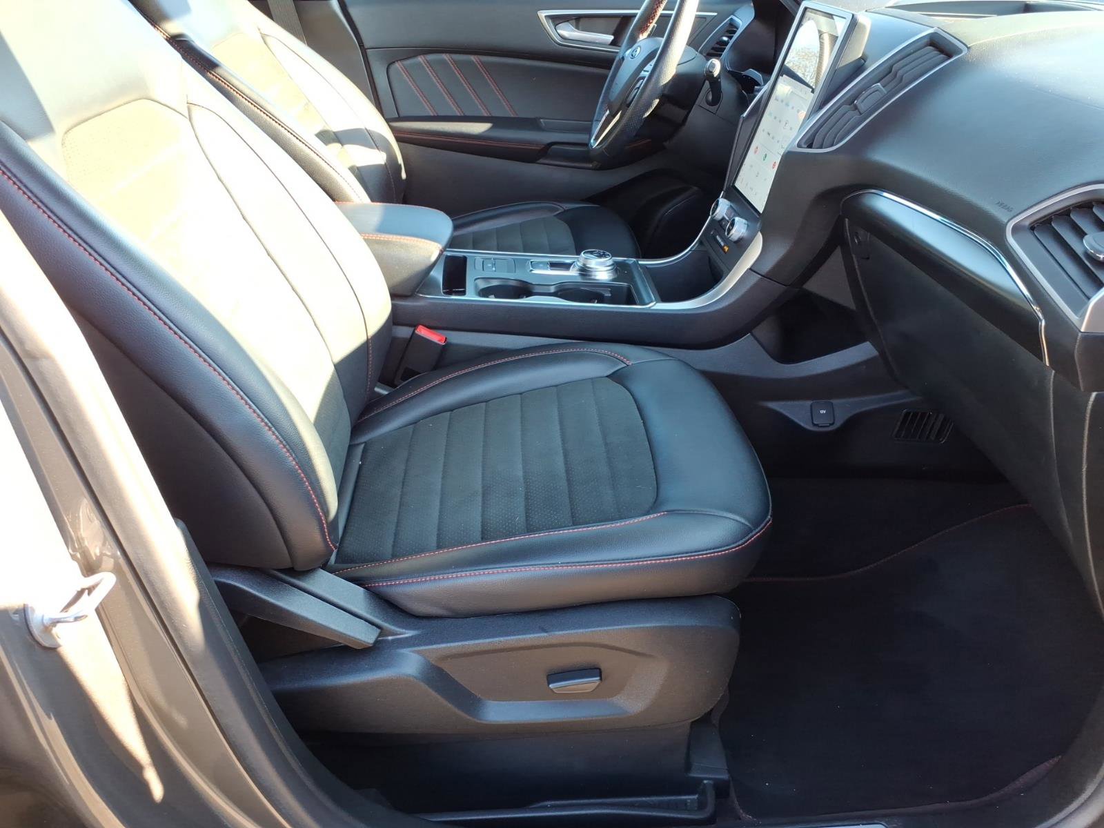 Certified 2023 Ford Edge ST-Line image 9