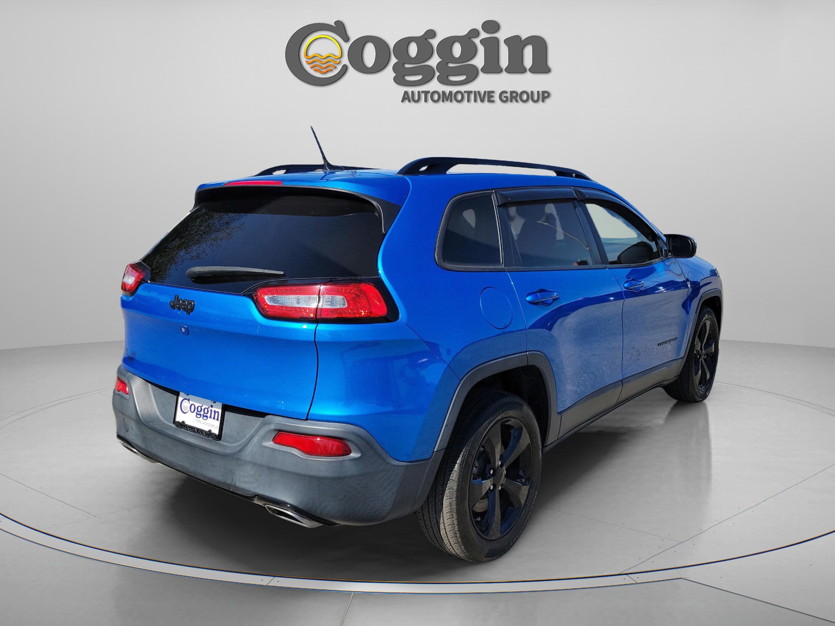Used 2018 Jeep Cherokee Latitude w/ Altitude Package image 4