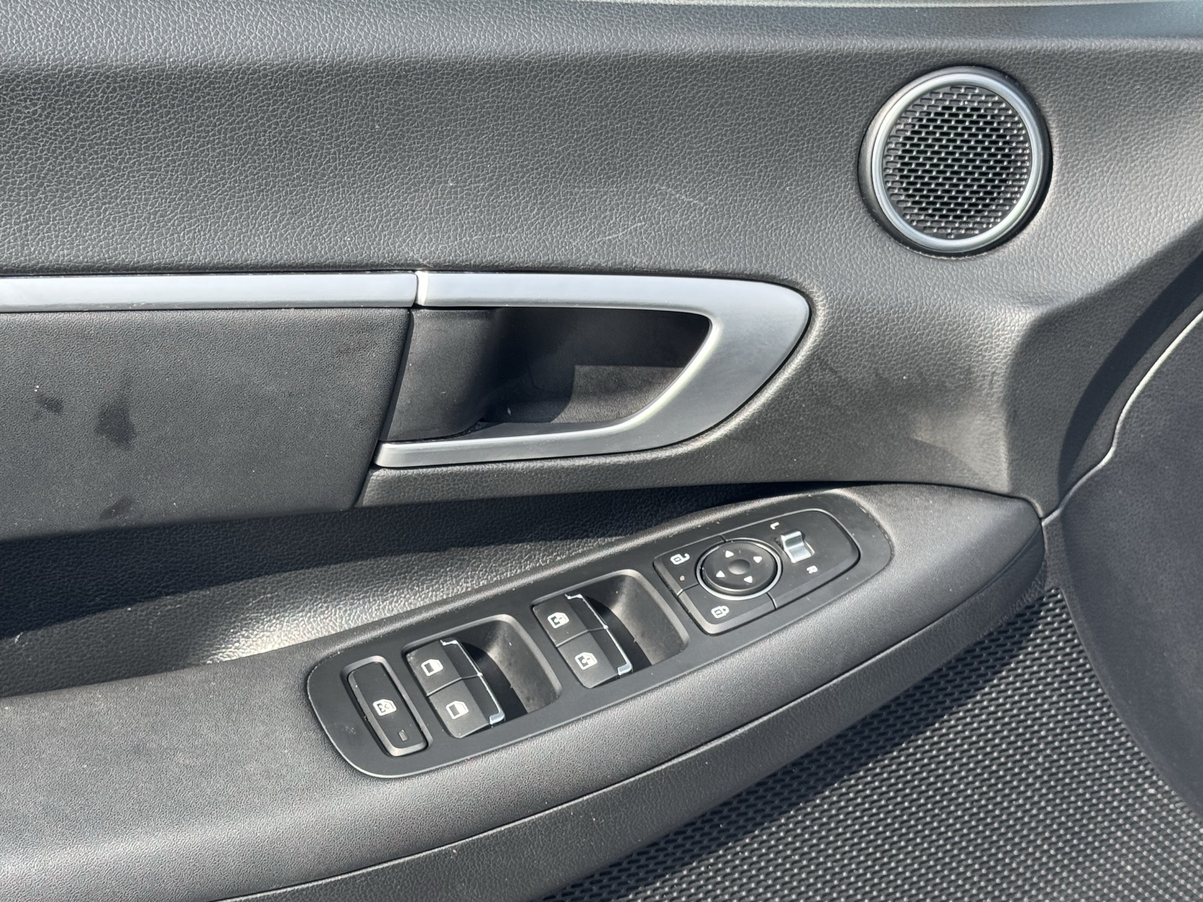 Used 2025 Hyundai Sonata SEL FWD image 12