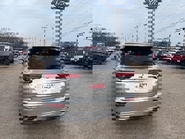 Used 2024 Mitsubishi Outlander AWD image 8