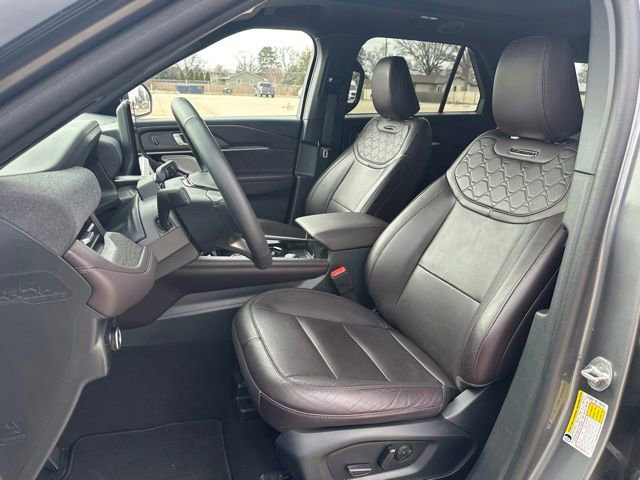 Certified 2025 Ford Explorer Platinum w/ LUX Leather Package image 14