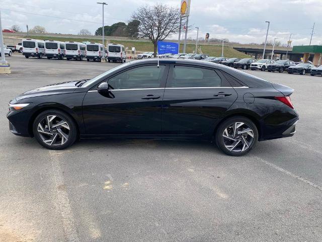 Used 2025 Hyundai Elantra Limited w/ Cargo Package image 2