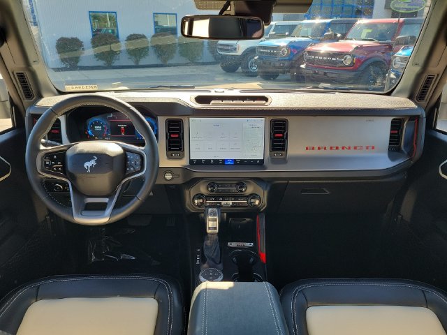 Certified 2026 Ford Bronco Outer Banks w/ Sasquatch Package AWD/4WD image 10