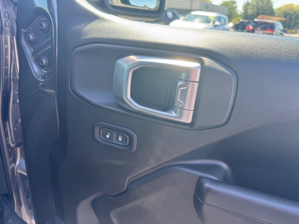 Used 2022 Jeep Gladiator Sport AWD/4WD image 15