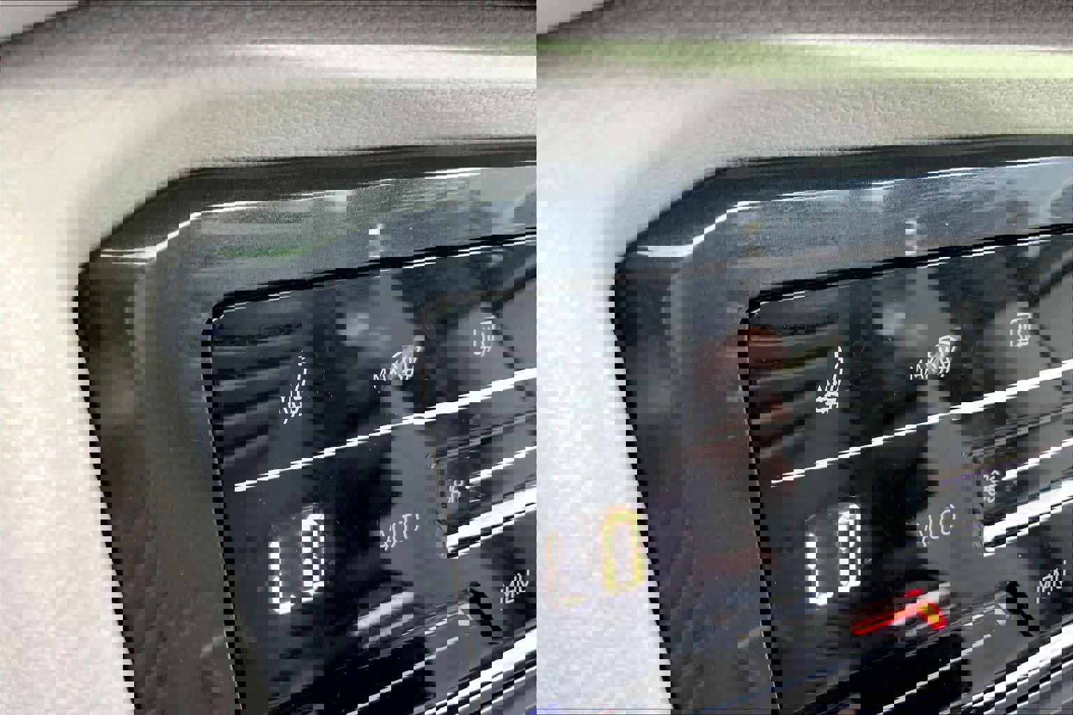 Used 2024 Volkswagen Tiguan SE R-Line image 35