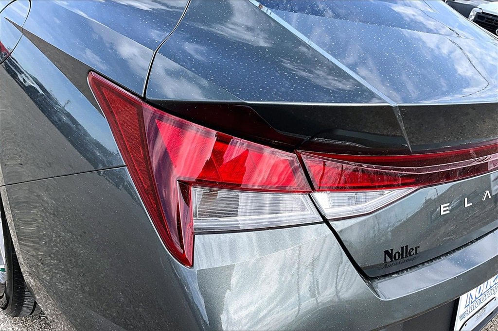 Used 2025 Hyundai Elantra SE w/ Cargo Package image 30