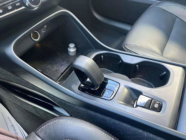 Used 2024 Volvo XC40 B5 Core AWD/4WD image 28