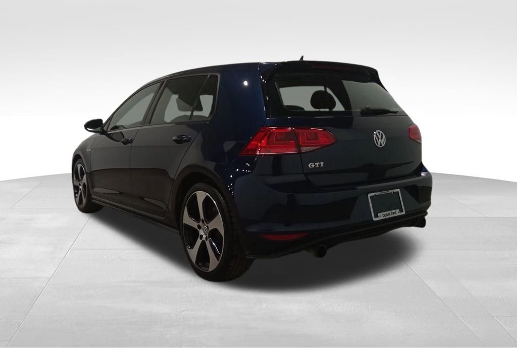 Used 2017 Volkswagen Golf S image 3
