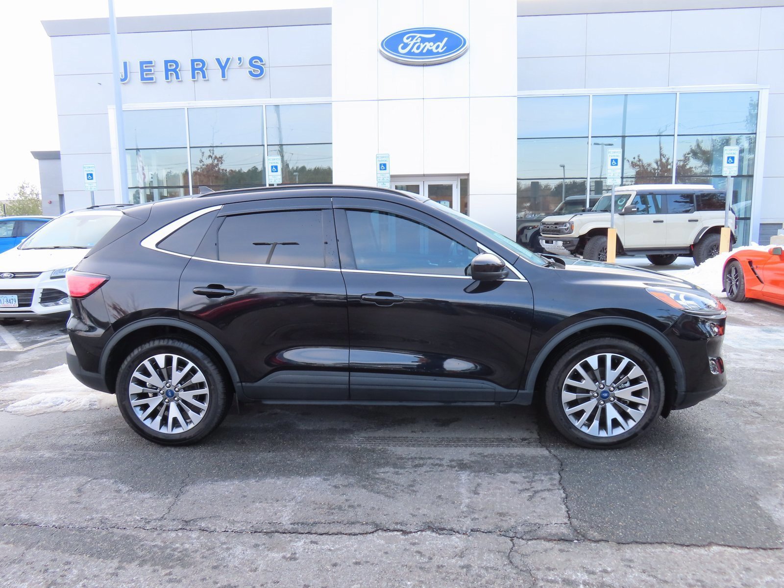 Certified 2022 Ford Escape Titanium w/ Class II Trailer Tow Package image 7