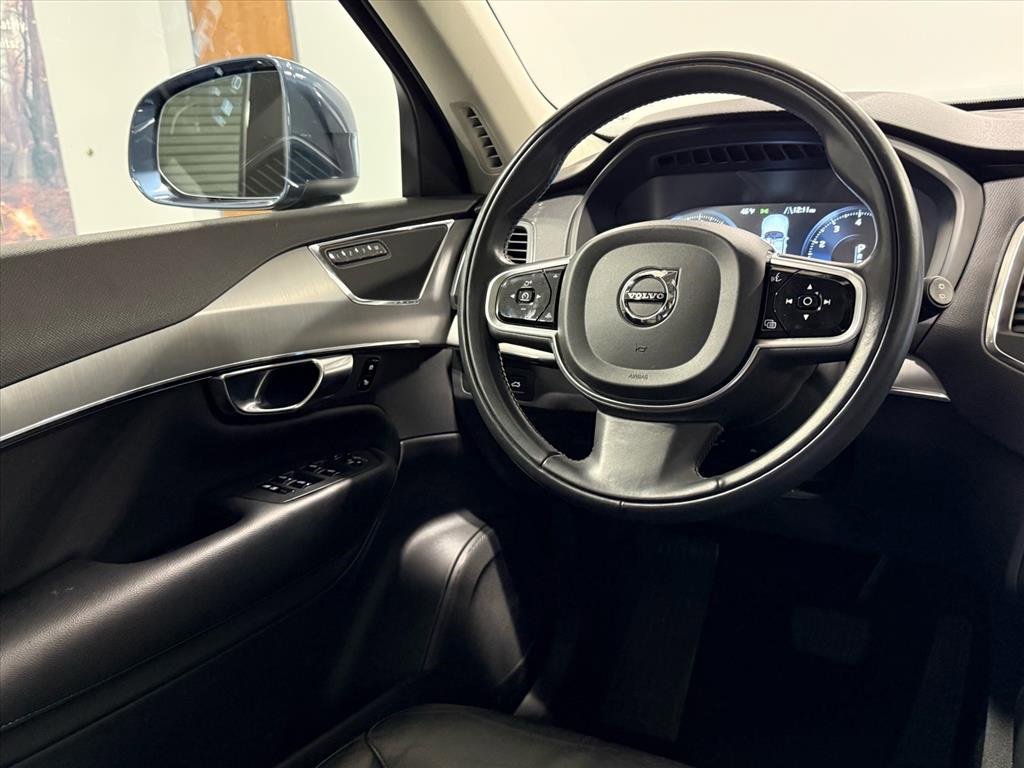 Used 2022 Volvo XC90 T5 Momentum image 11