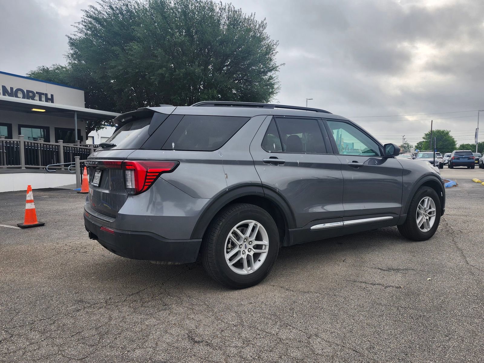Certified 2025 Ford Explorer Active RWD image 4