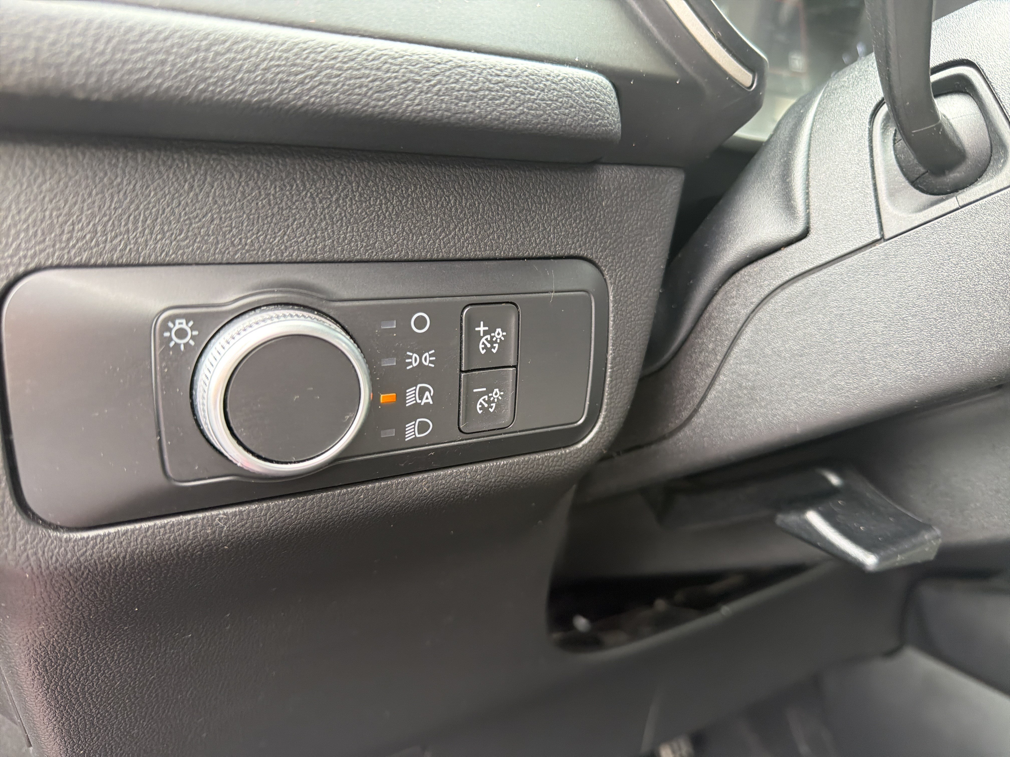 Certified 2020 Ford Escape SE AWD/4WD image 30