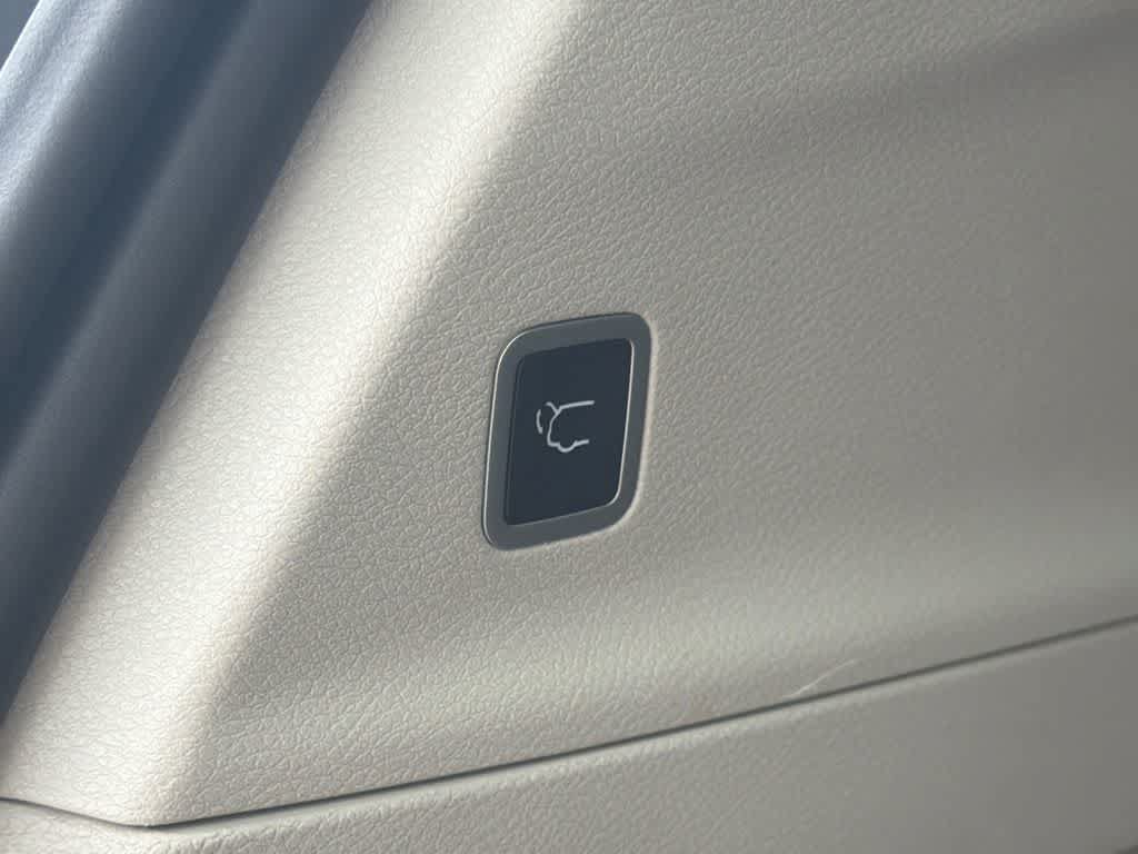 Used 2024 Chrysler Pacifica Touring-L FWD image 17