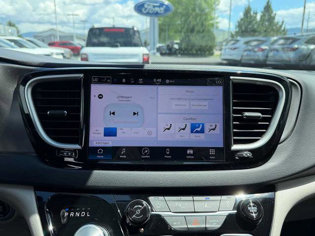 Used 2023 Chrysler Pacifica Touring-L FWD image 14