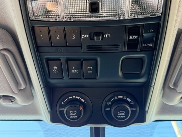 Used 2018 Toyota 4Runner TRD Off-Road Premium AWD/4WD image 28