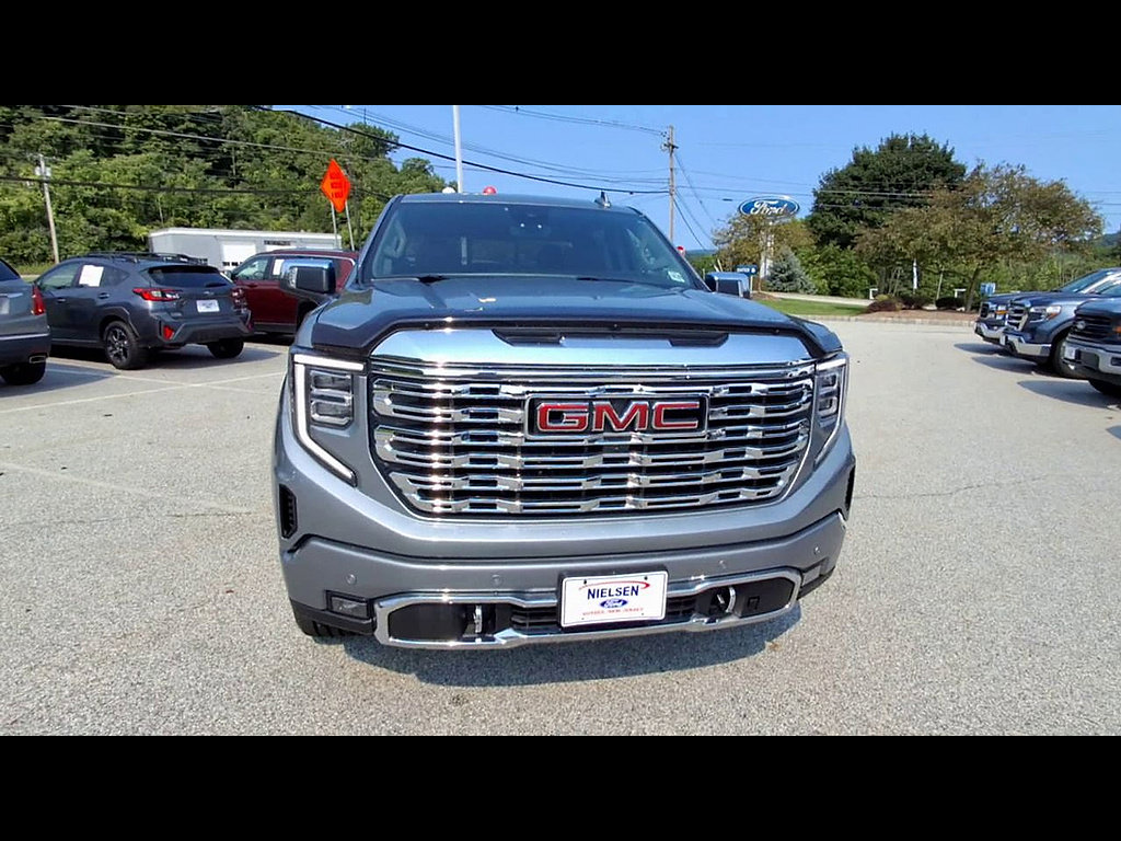 Used 2025 GMC Sierra 1500 Denali w/ Denali Reserve Package AWD/4WD image 3