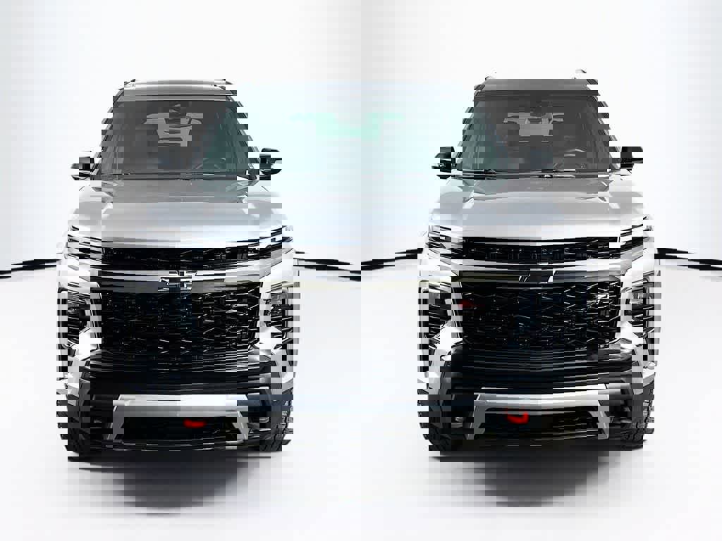 Used 2025 Chevrolet Traverse Z71 image 8