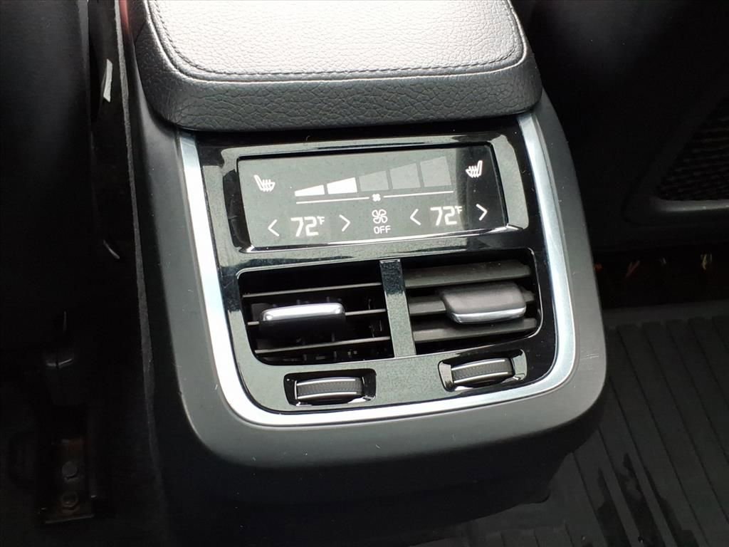 Used 2017 Volvo XC90 T6 Momentum w/ Vision Package image 12