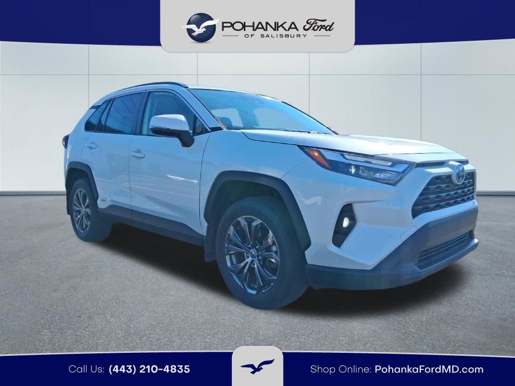 Used 2022 Toyota RAV4 XLE Premium AWD/4WD image 3