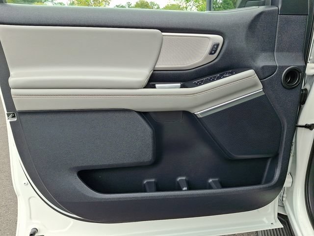 Certified 2025 Ford Expedition Active AWD/4WD image 16