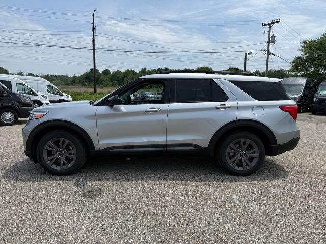 Certified 2023 Ford Explorer XLT w/ Equipment Group 202A AWD/4WD image 2