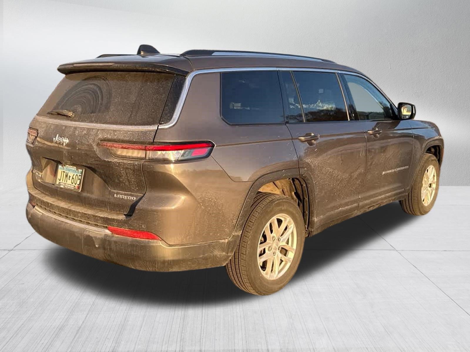 Used 2023 Jeep Grand Cherokee L Laredo image 7