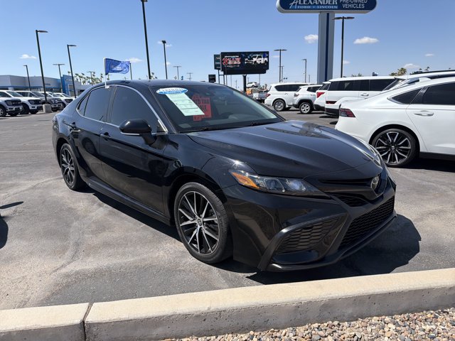 Used 2023 Toyota Camry SE FWD image 3
