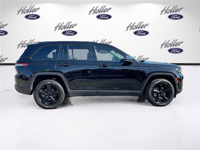Used 2025 Jeep Grand Cherokee Altitude RWD image 9