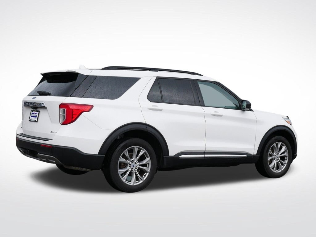Certified 2023 Ford Explorer XLT w/ Equipment Group 202A AWD/4WD image 3