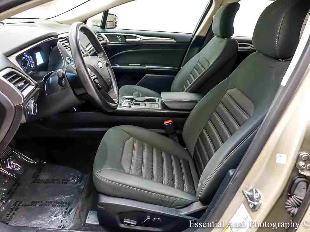 Certified 2018 Ford Fusion SE w/ Fusion SE Technology Package FWD image 9