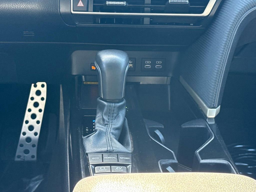 Used 2025 Toyota Camry SE w/ Convenience Package image 19