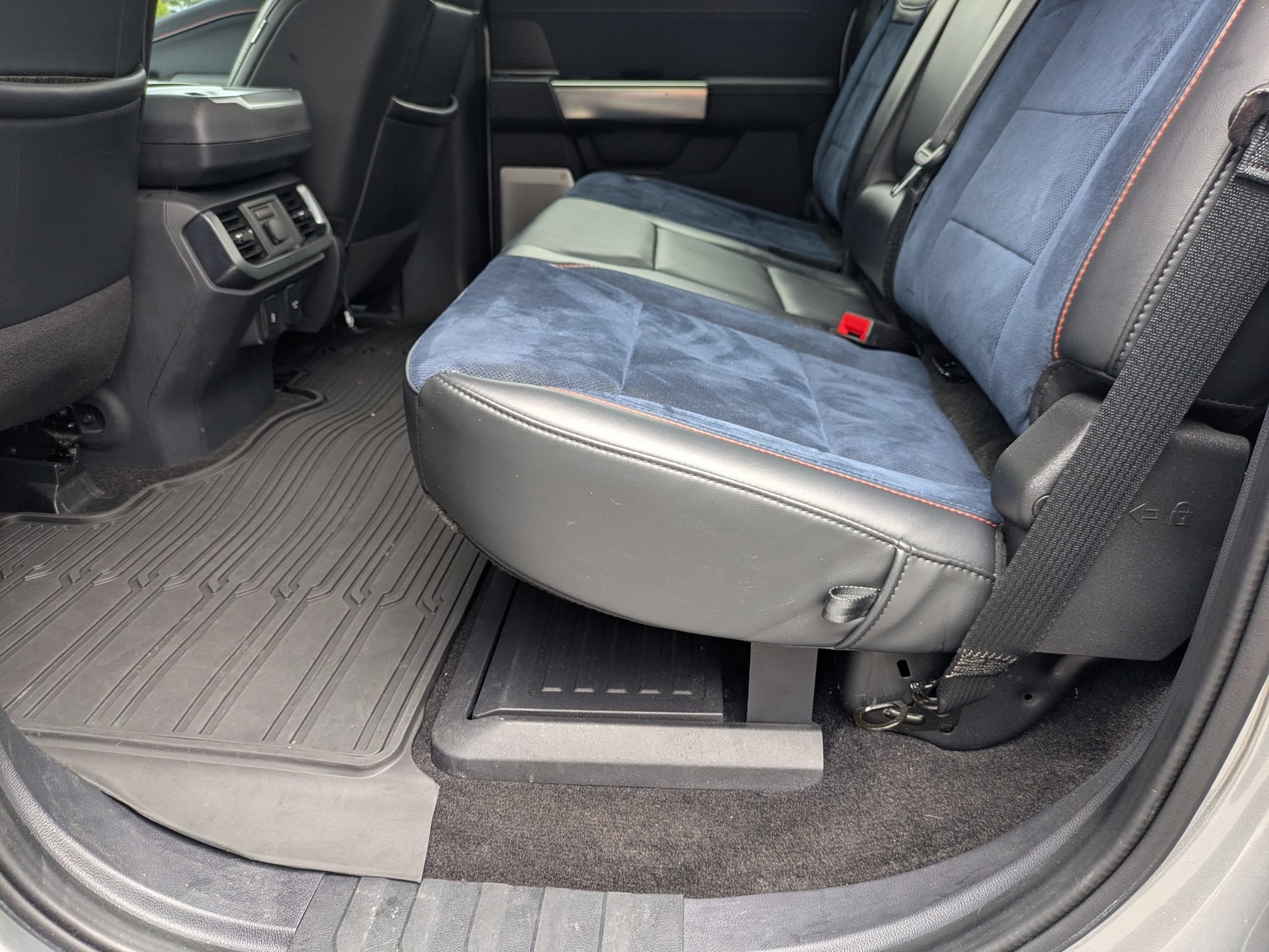 Certified 2023 Ford F150 Raptor w/ Raptor 37 Performance Package AWD/4WD image 30