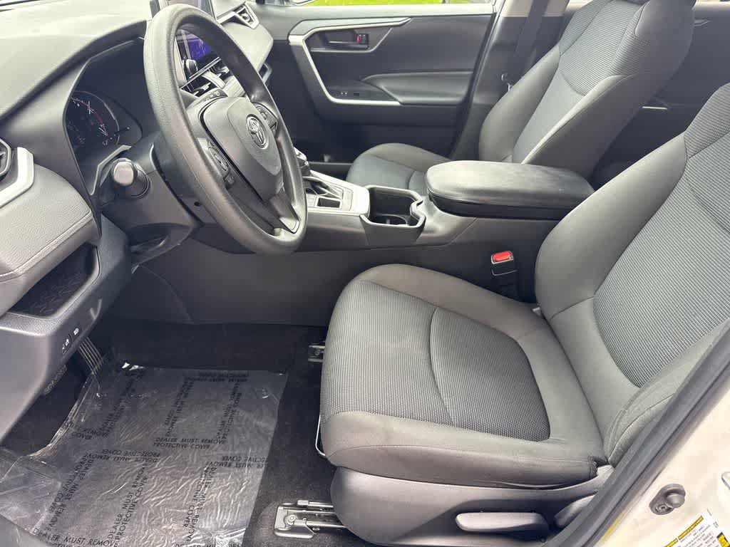 Used 2023 Toyota RAV4 LE AWD/4WD image 9