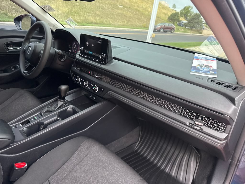 Used 2023 Honda Accord EX image 31